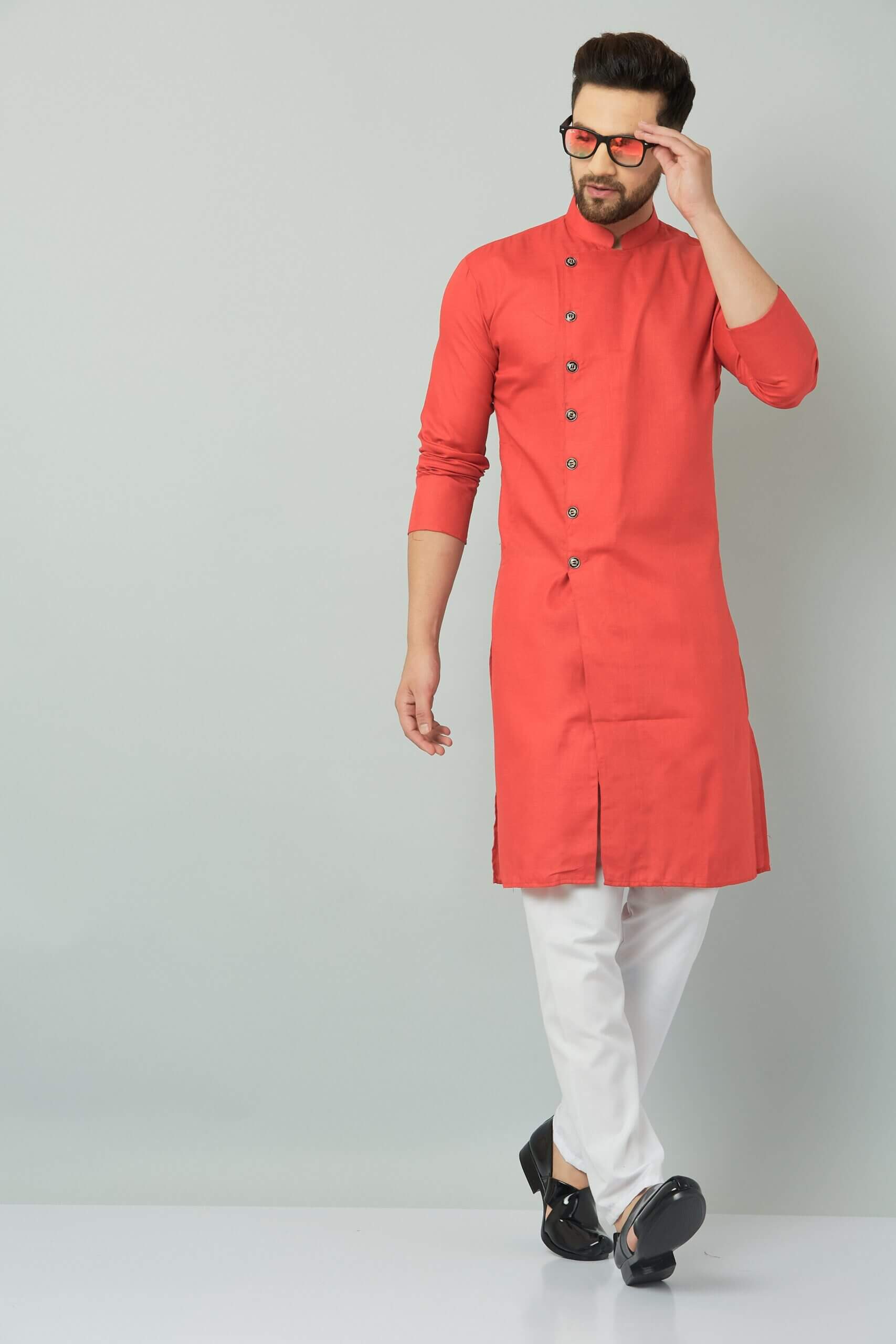 p (7)-min Colorful Indian kurta featuring beautiful patterns and designs.